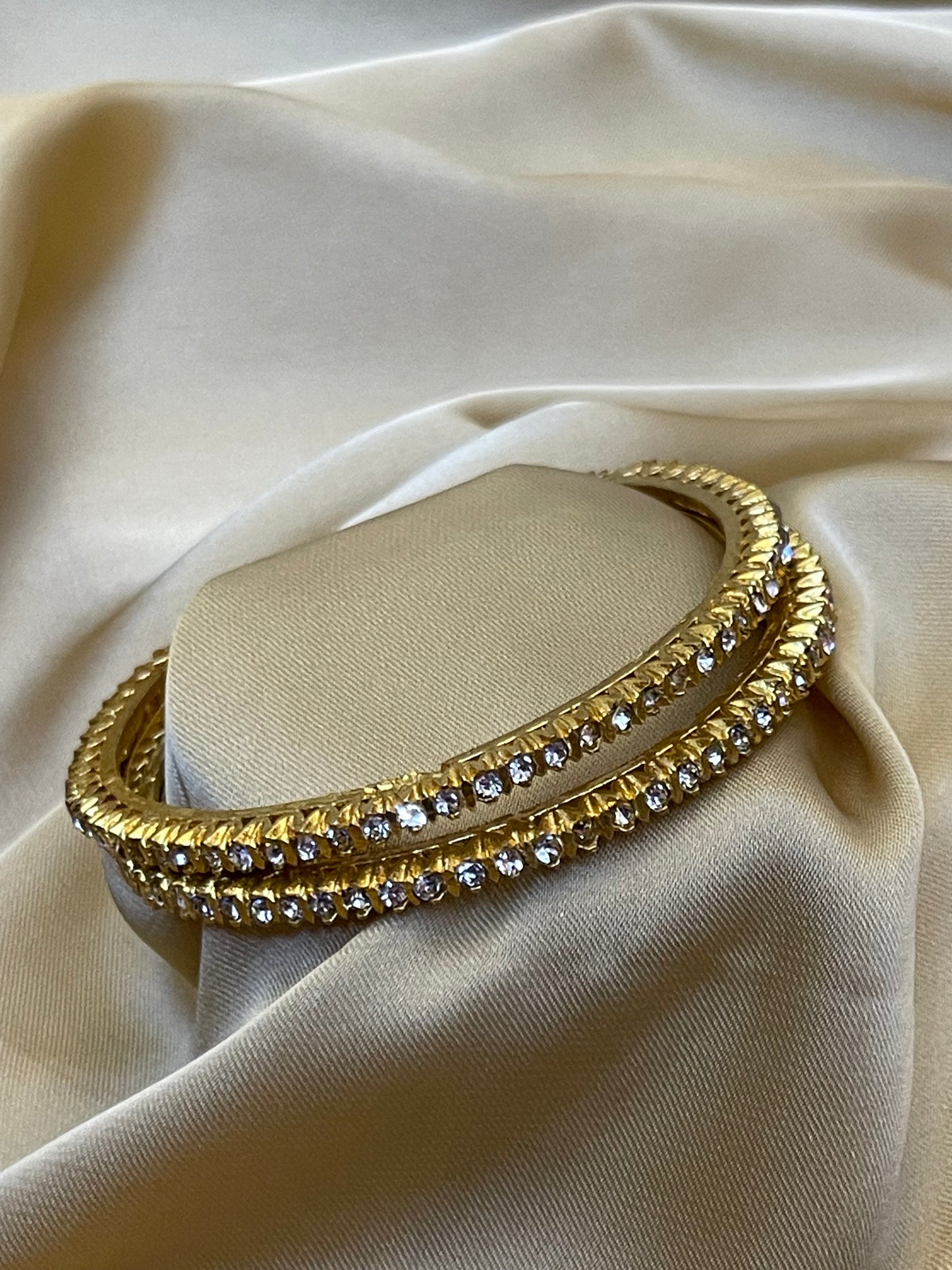 2 Pcs Stylish Pair of Bangles