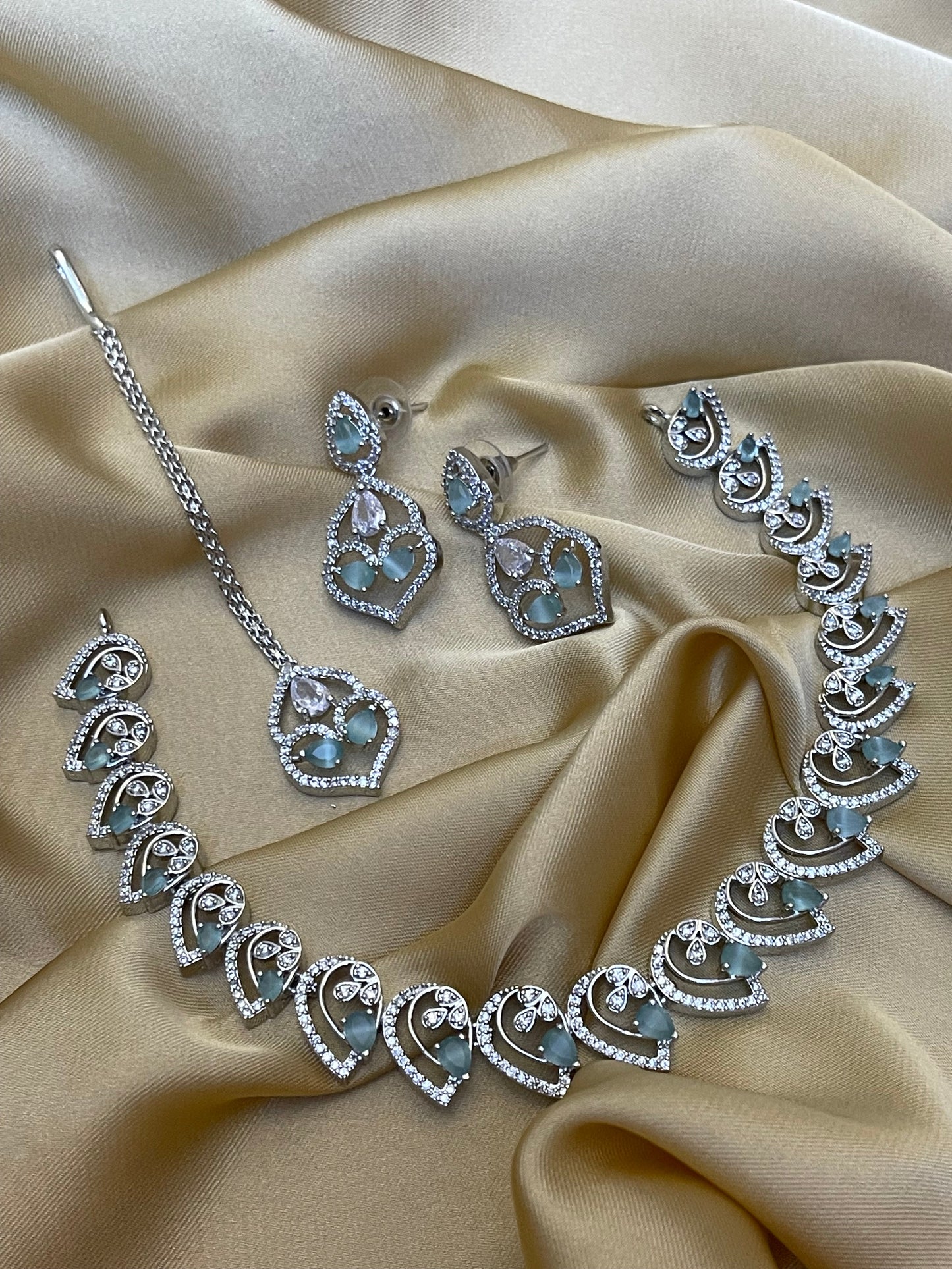Zircon Ad Necklace Set