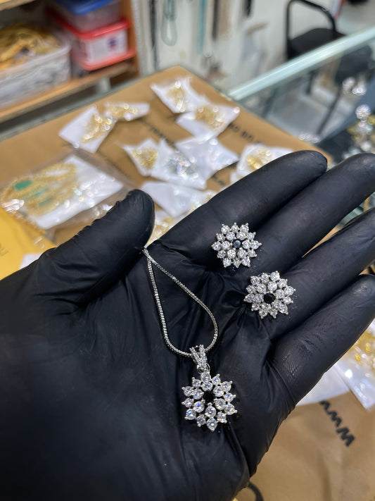 Zircon Black Ad Locket Set With Chain