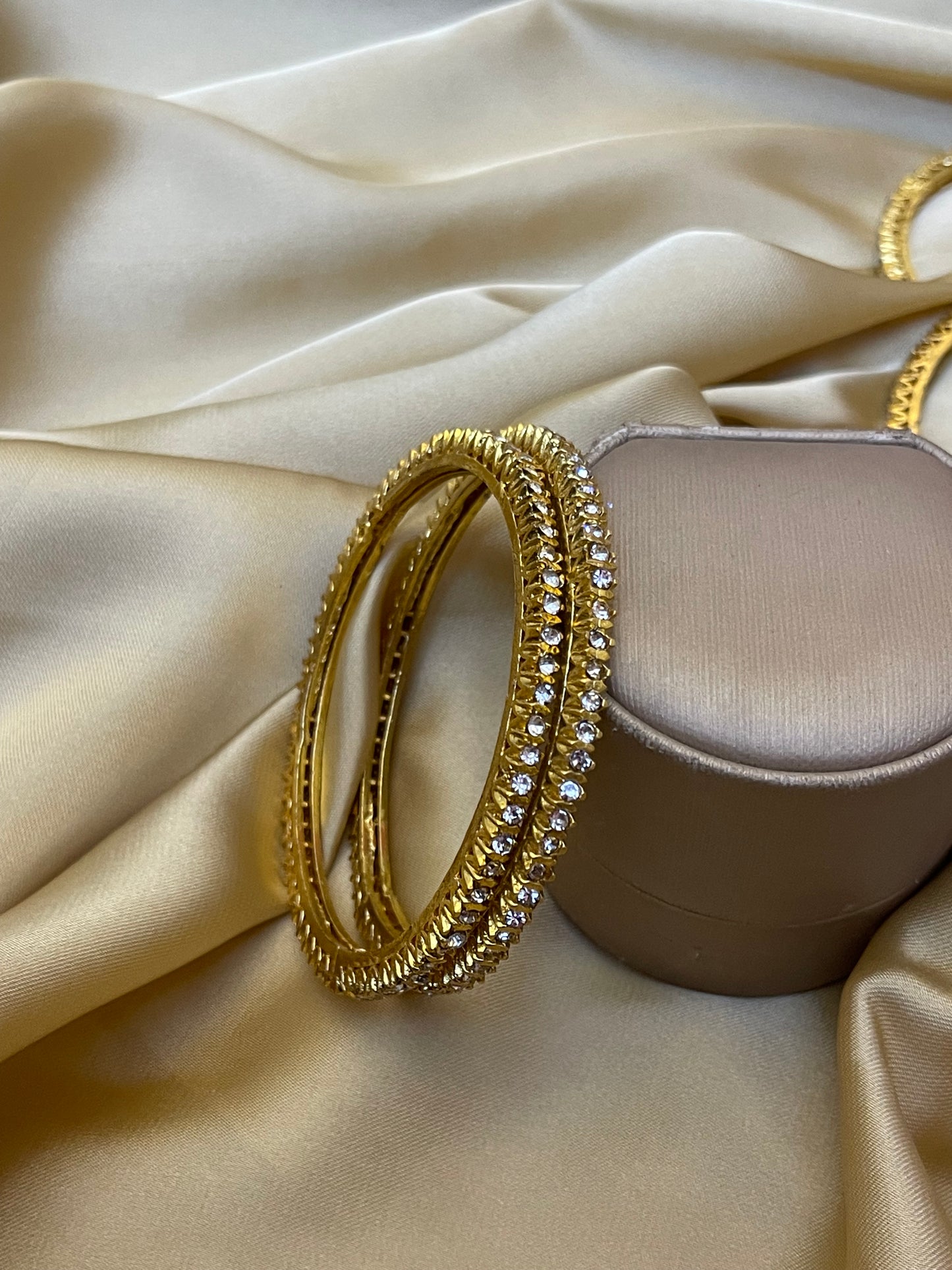 2 Pcs Stylish Pair of Bangles