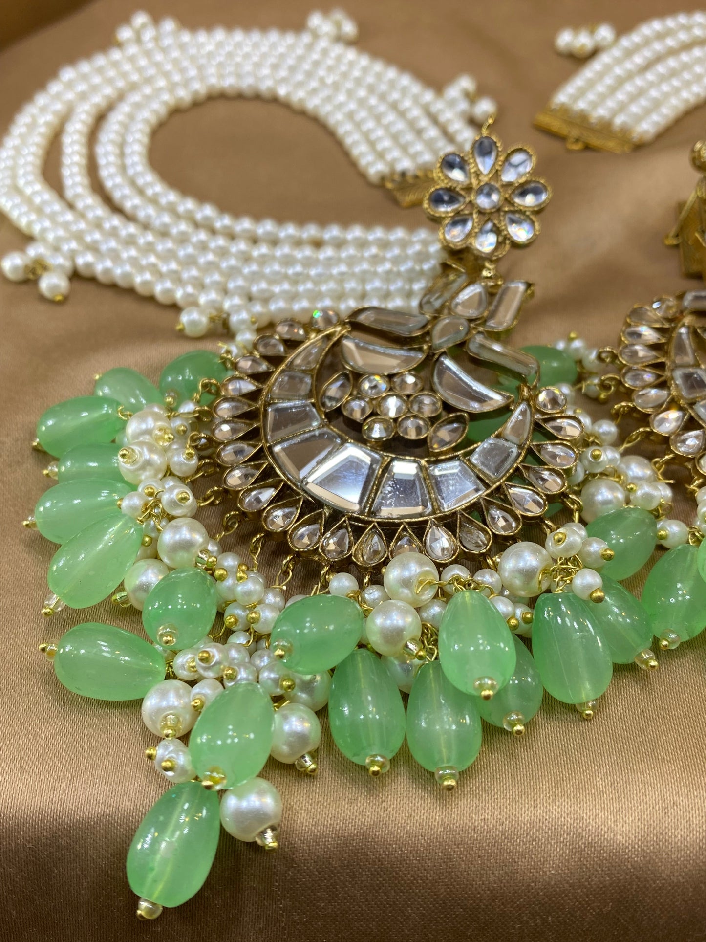 Furshi Kundan Earrings With Saharas
