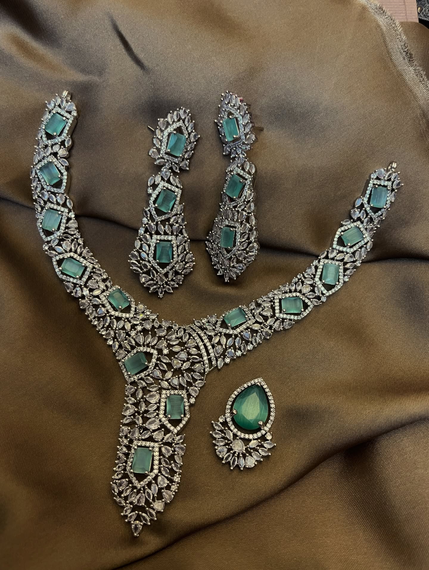 Zircon Ad Necklace Set