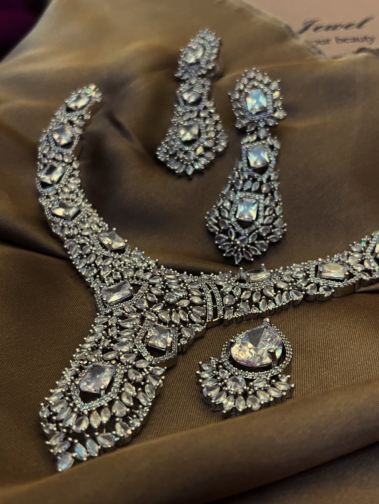 Zircon Ad Necklace Set white