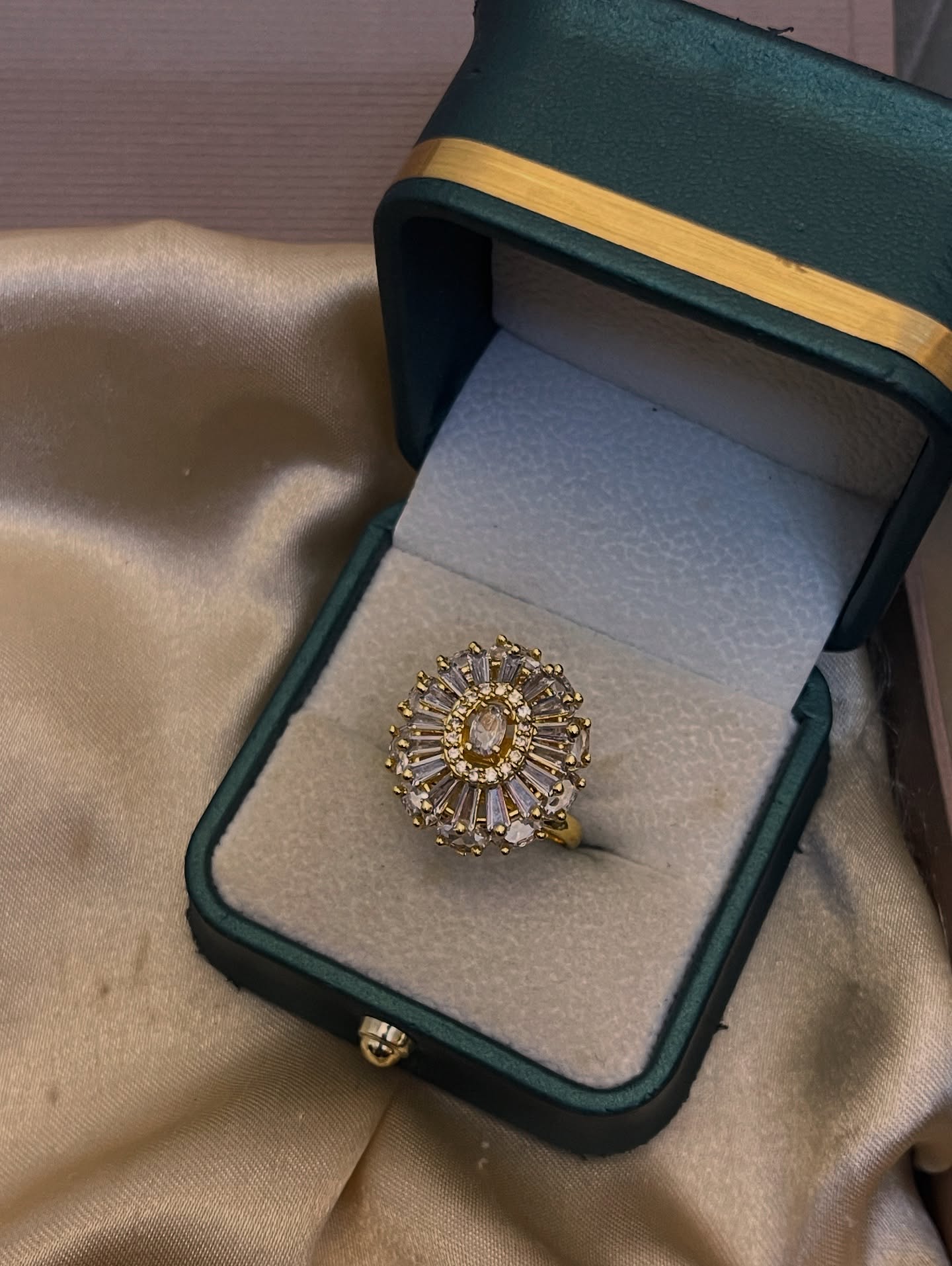 Zircon Ad Ring ( white )