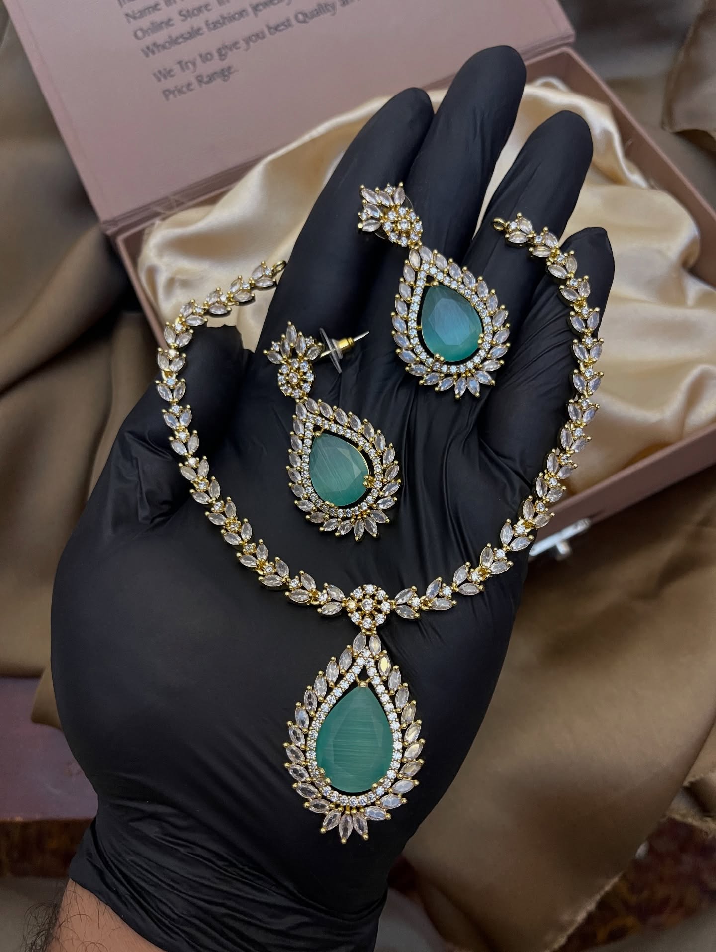 Zircon Ad Necklace Set