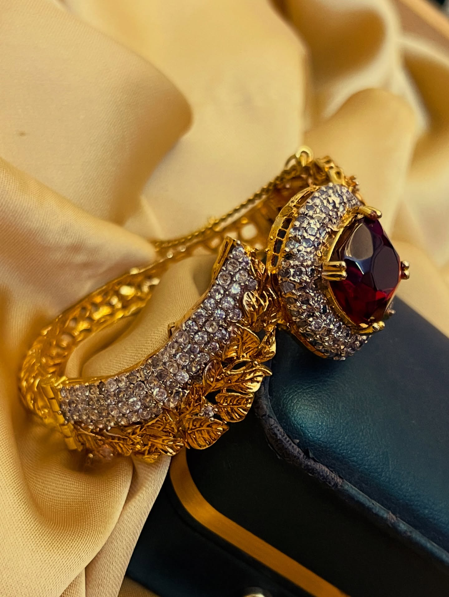 Zircon Jarao Bracelete 22KT Pure Ruby Stones Work