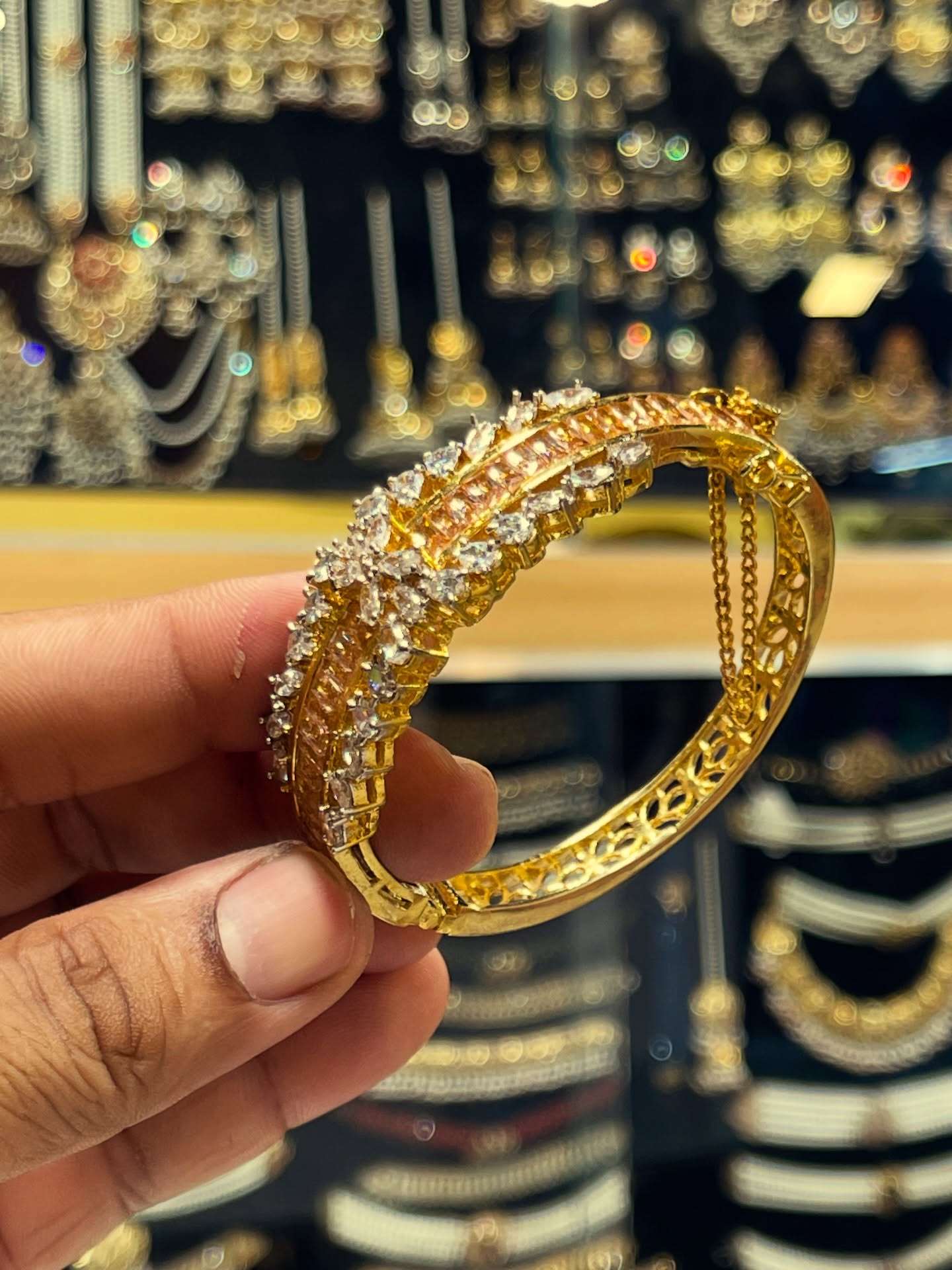 Zircon Jarao 22KT Gold Plated Bracelete