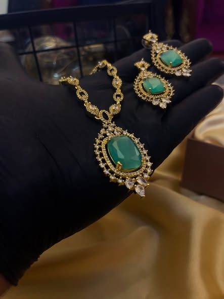 Pure Gold Plated,Beautifull Wear Jarao Zircon Ad Necklace Set