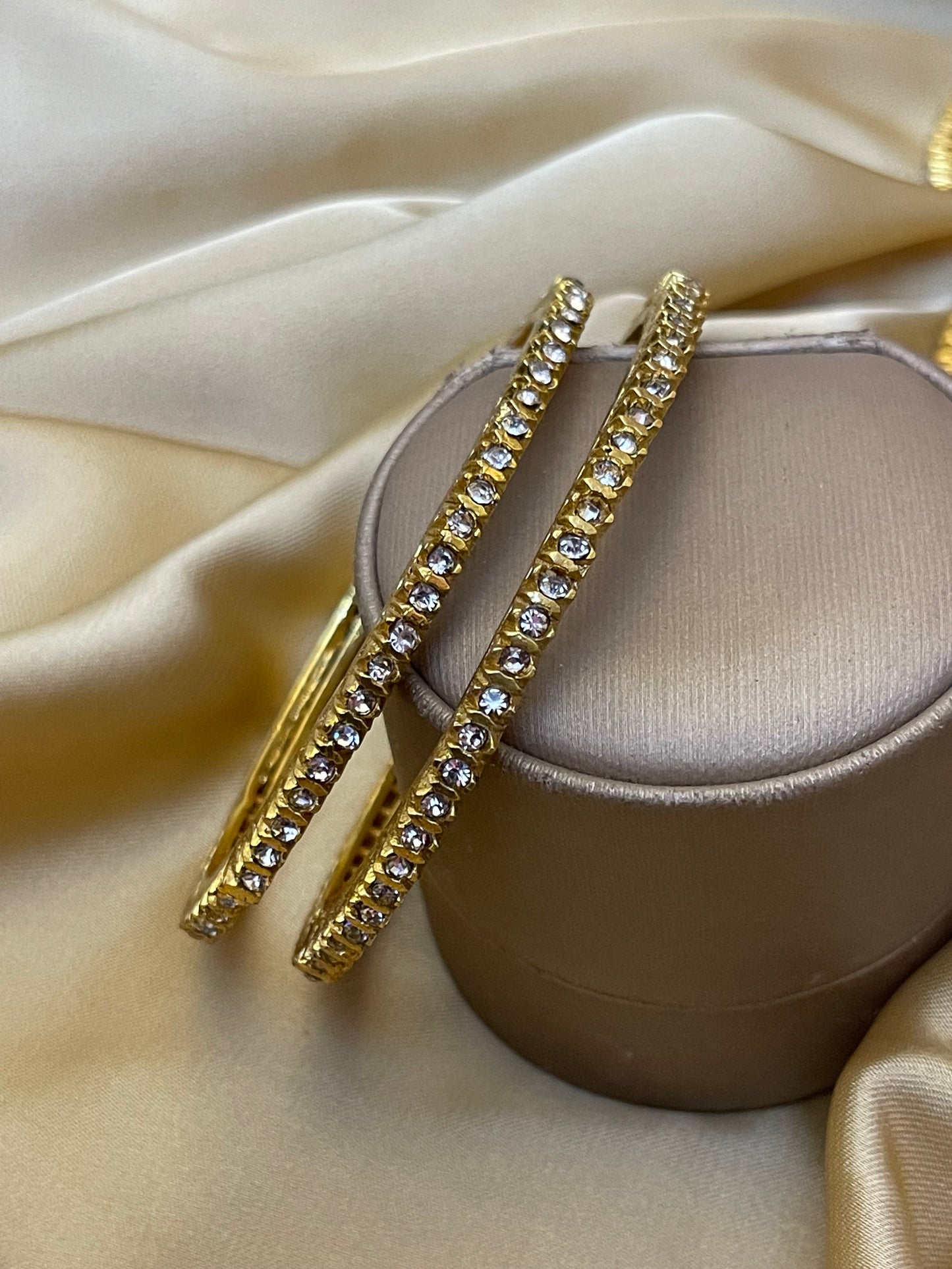 2 Pcs Stylish Pair of Bangles