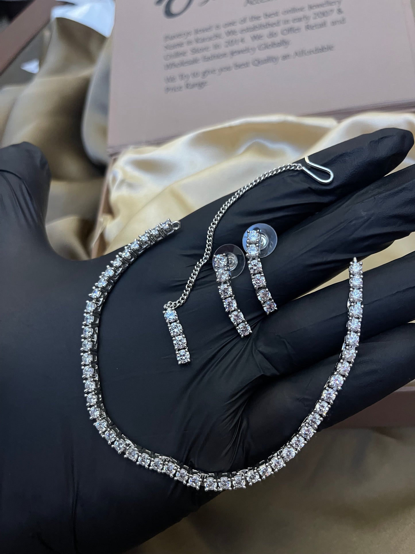 Silver Zircon Ad Necklace Set