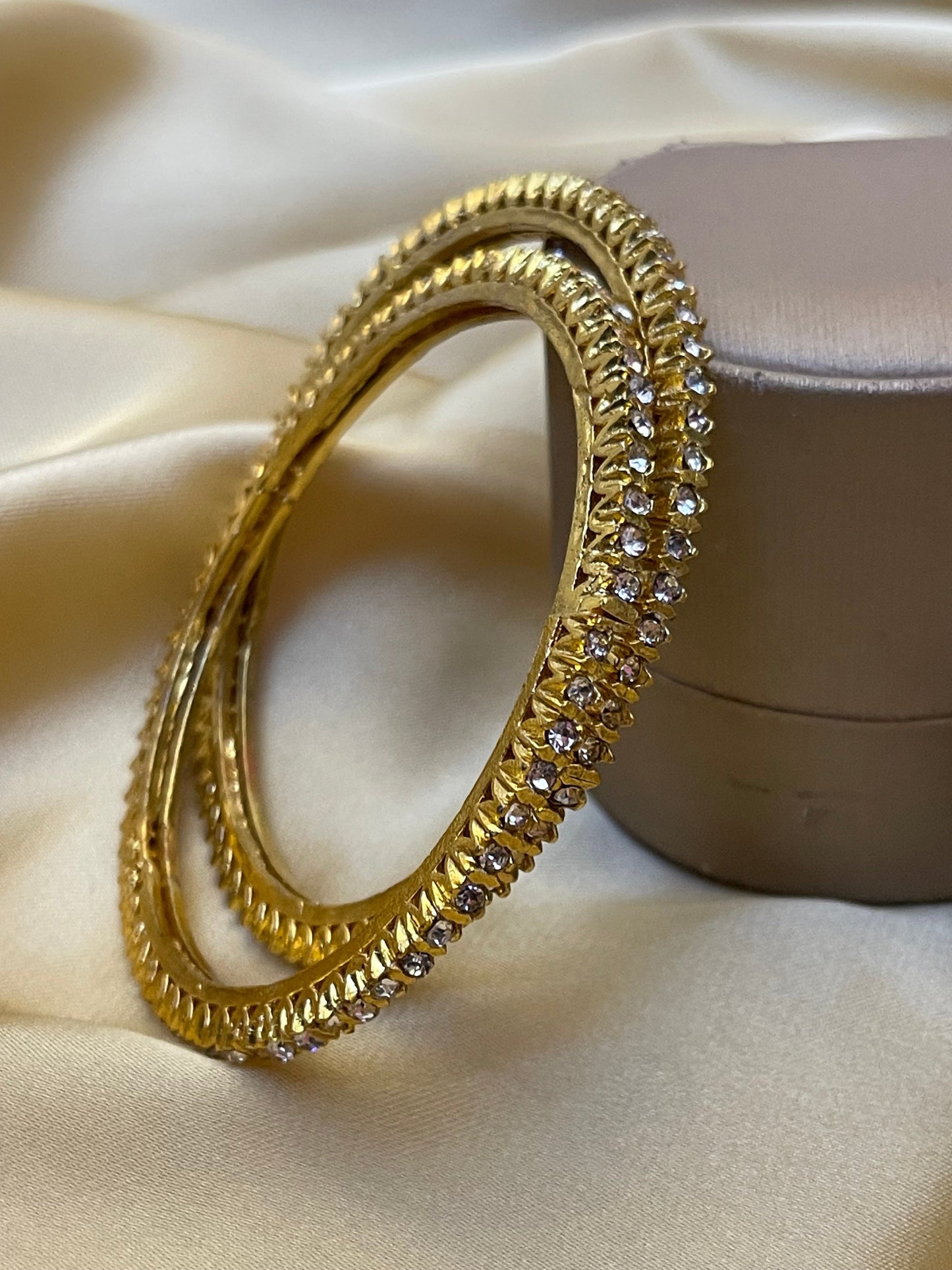 2 Pcs Stylish Pair of Bangles