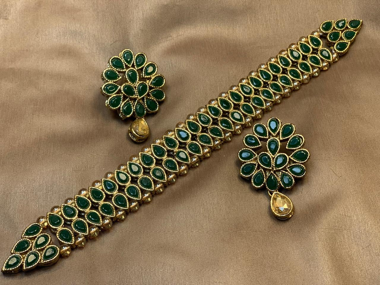Traditional Choker Set