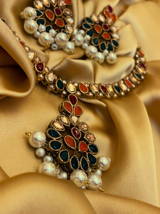 Traditional Kundan Necklace Set