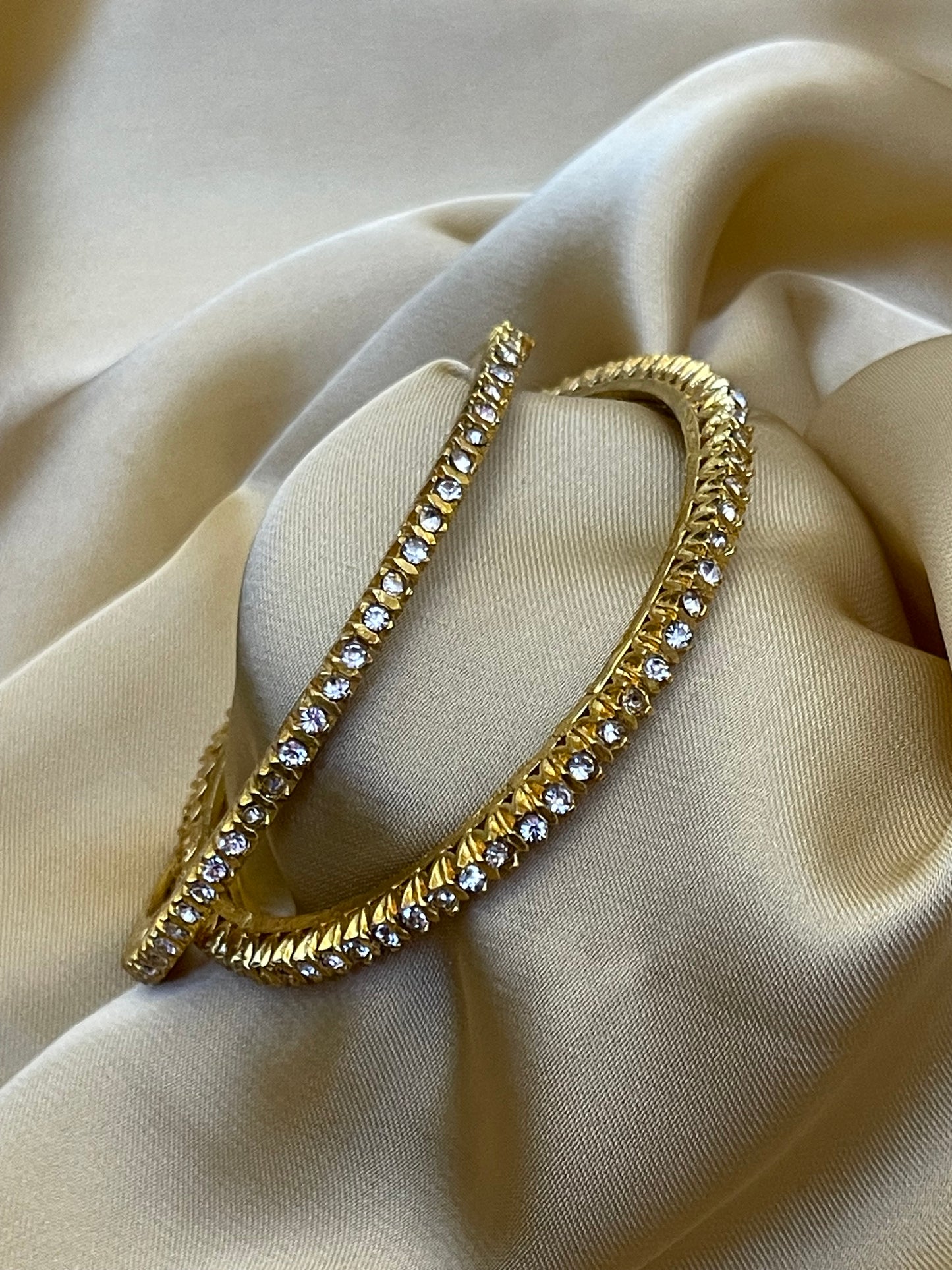 2 Pcs Stylish Pair of Bangles