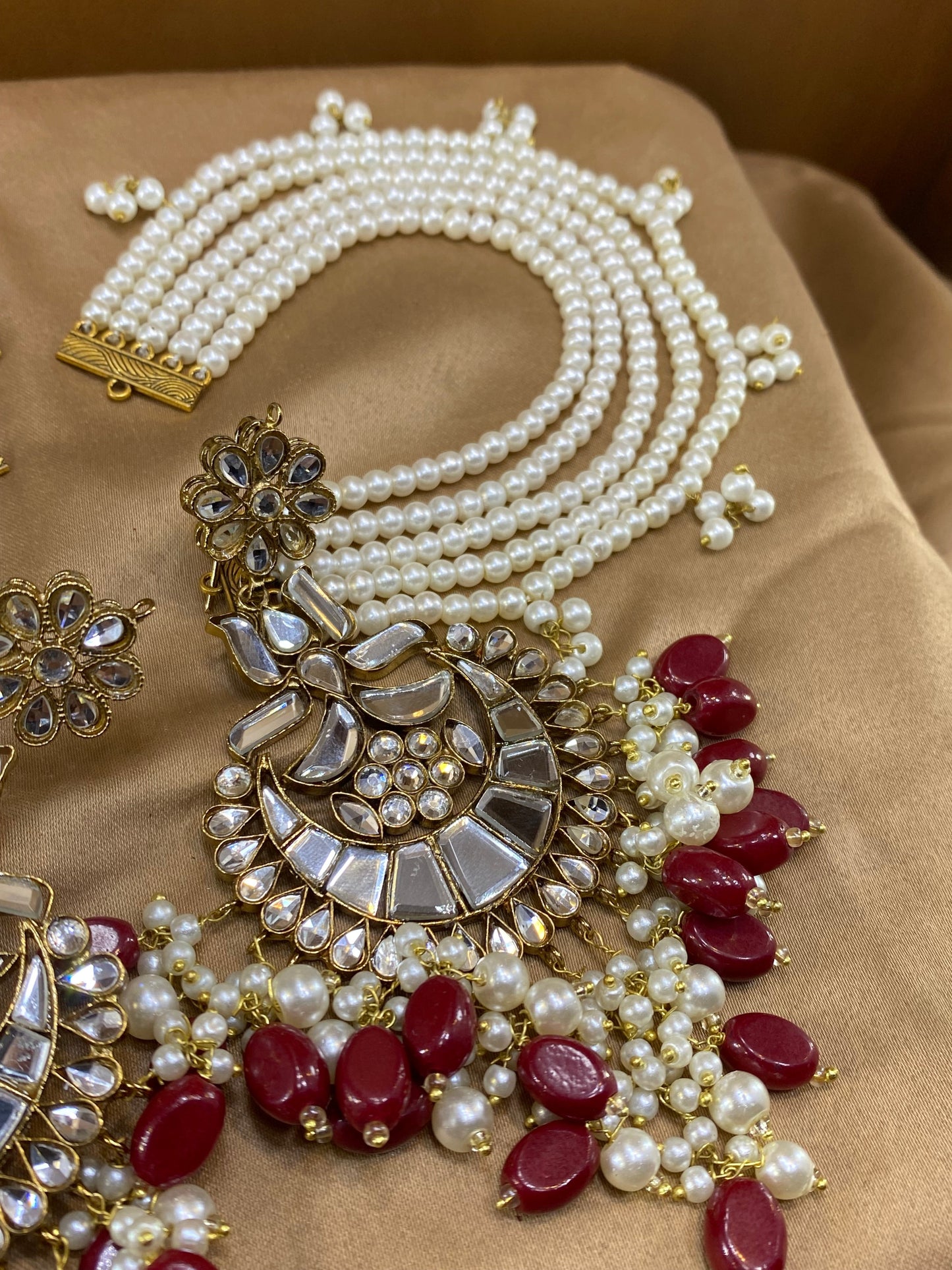 Furshi Kundan Earrings With Saharas