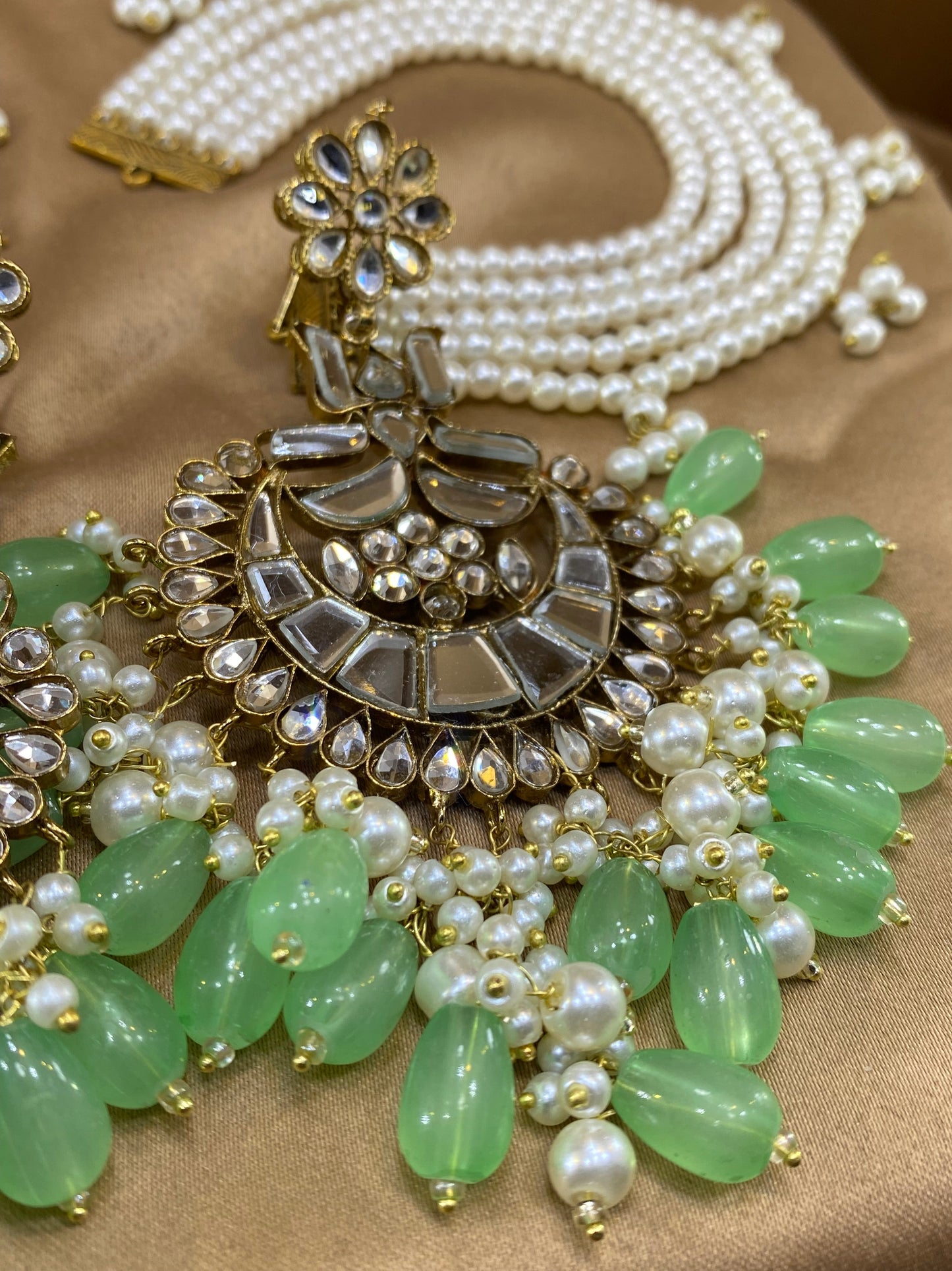 Furshi Kundan Earrings With Saharas