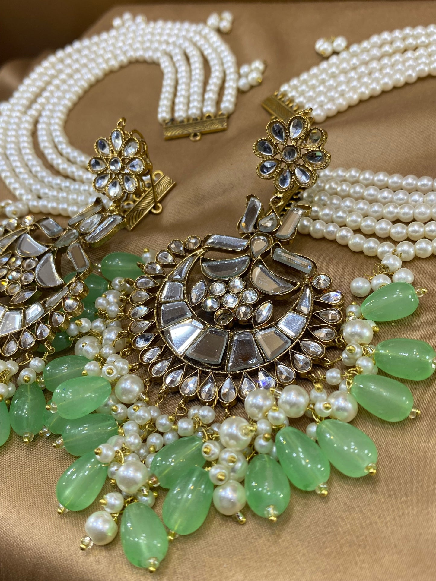 Furshi Kundan Earrings With Saharas
