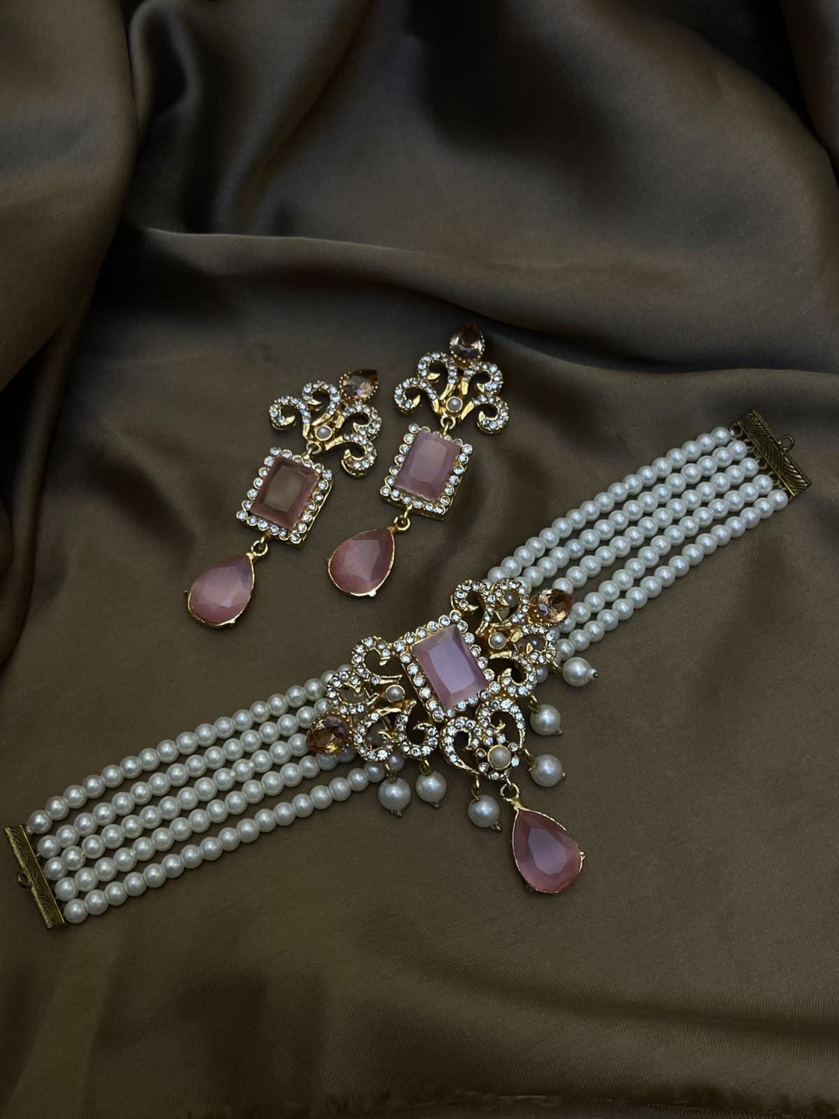 Elelgant Pearl Choker Set