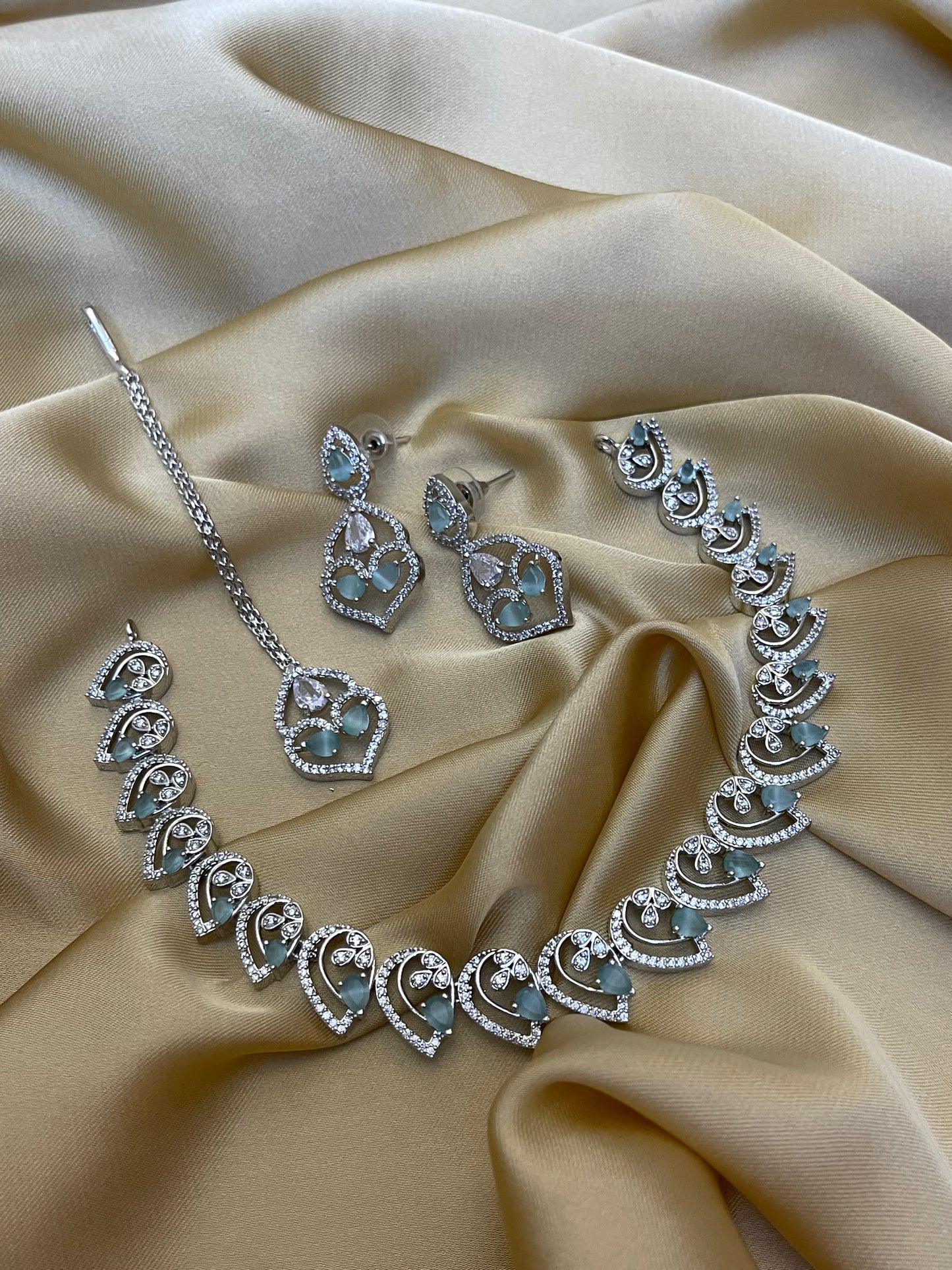 Zircon Ad Necklace Set