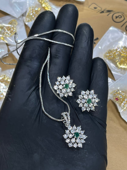 Zircon ad Locket Set With Chain