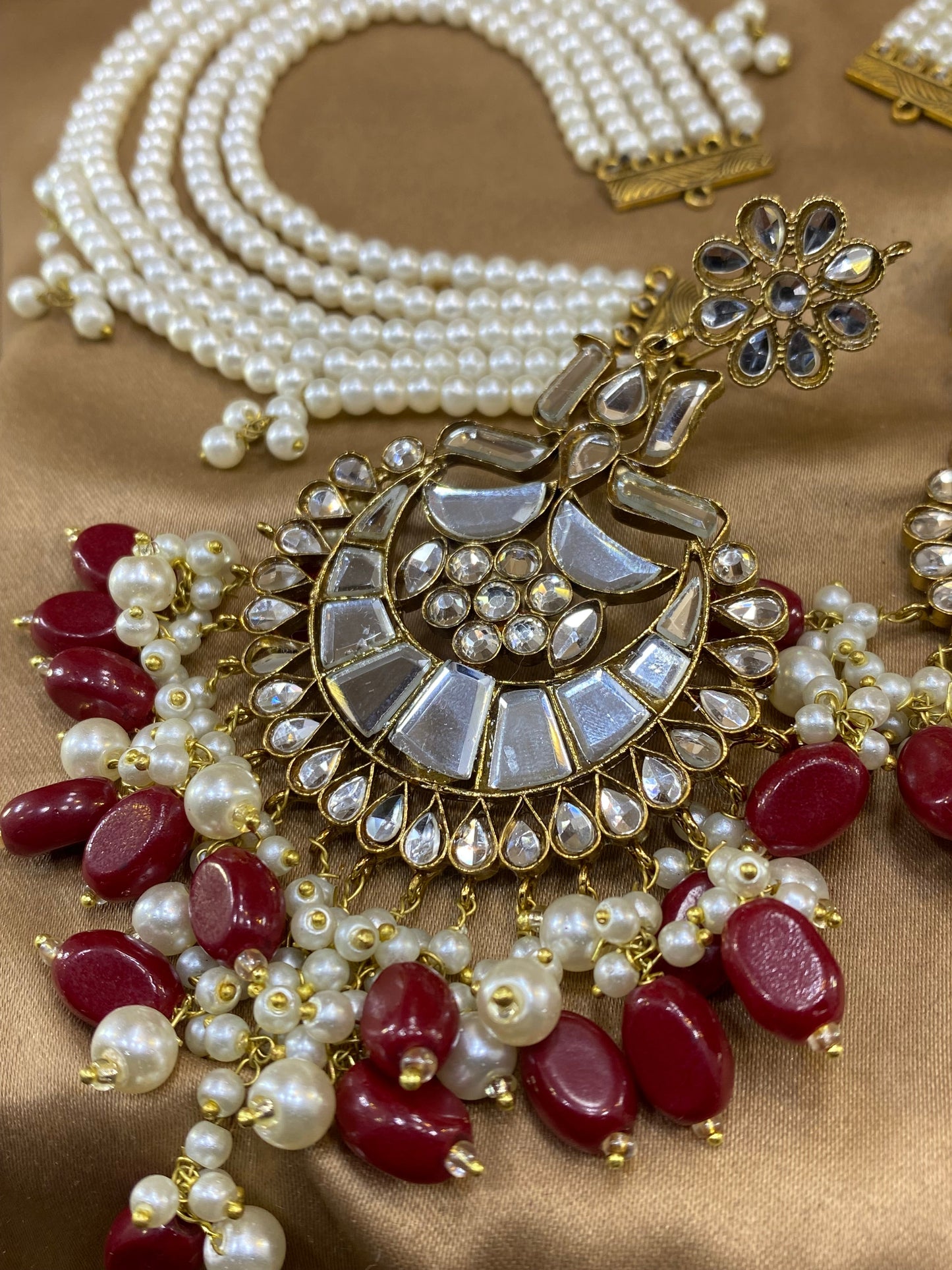 Furshi Kundan Earrings With Saharas