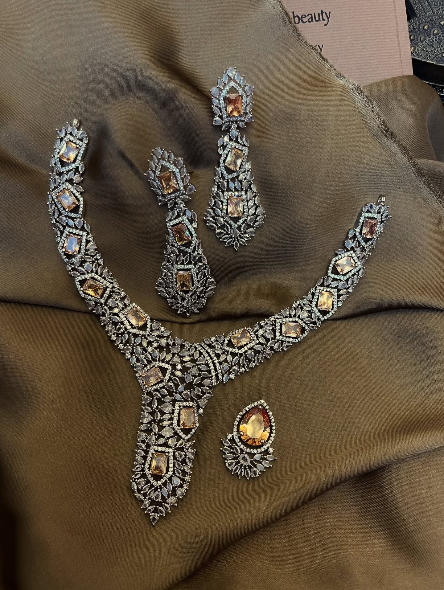 Zircon Ad Necklace Set  champaigne
