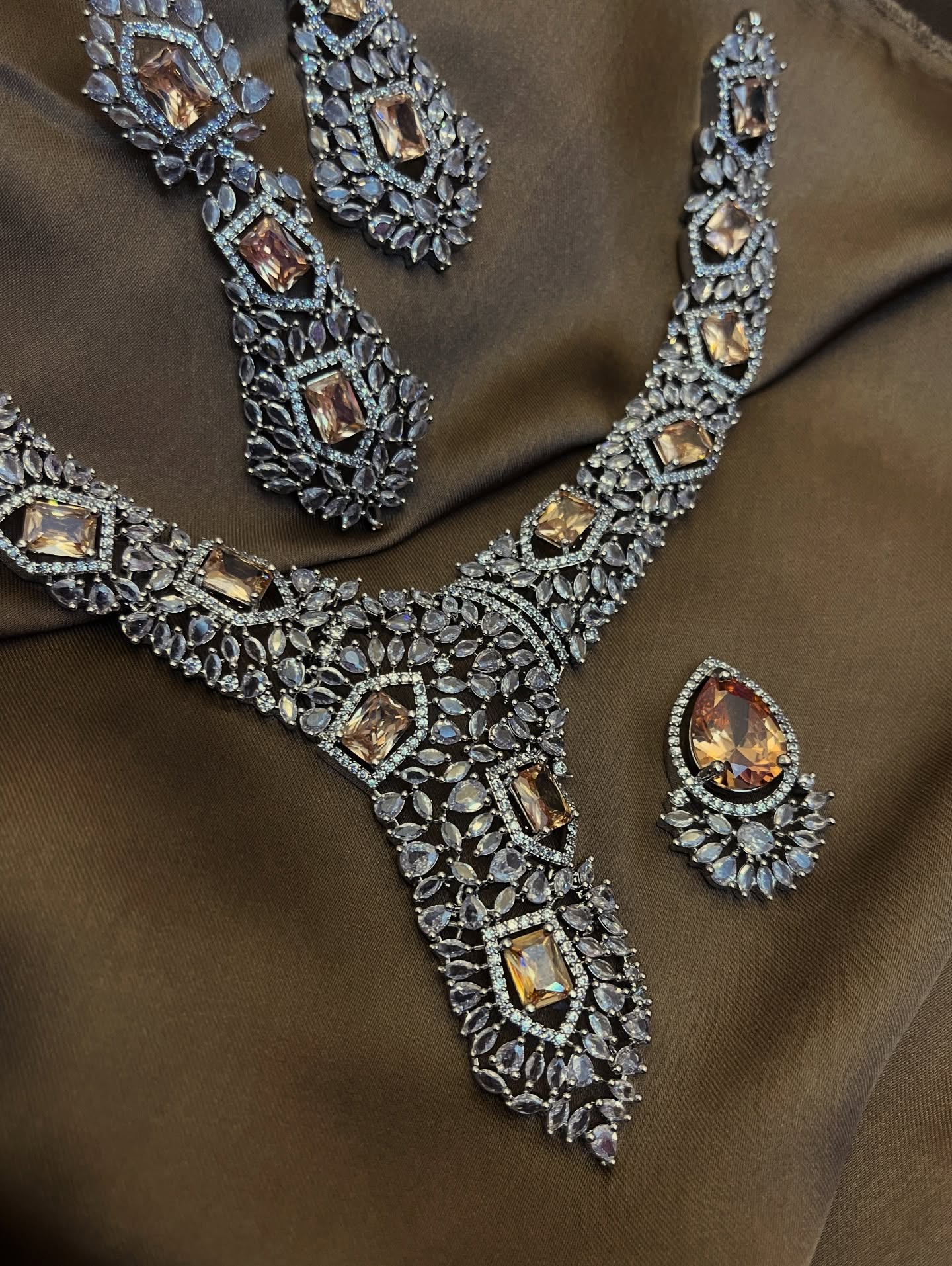 Zircon Ad Necklace Set  champaigne