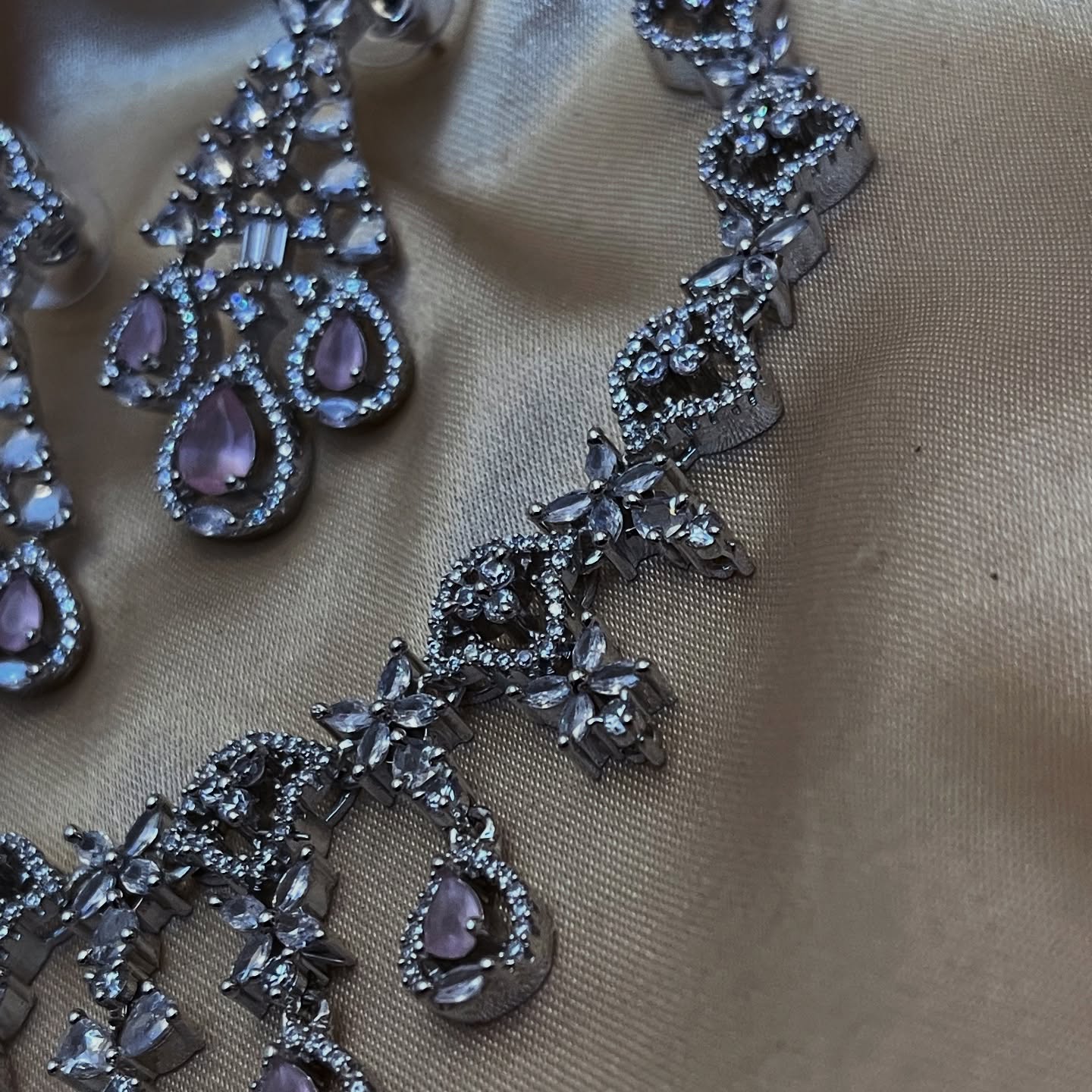 zircon Ad NECKLACE SET