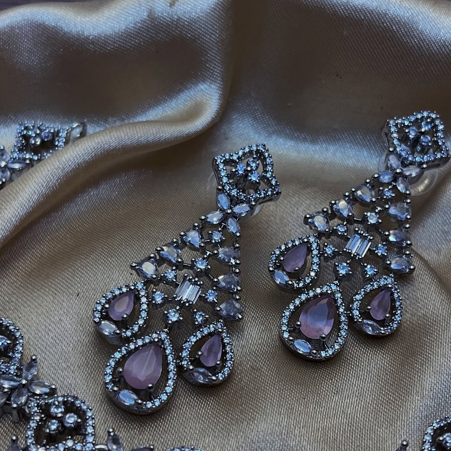 zircon Ad NECKLACE SET