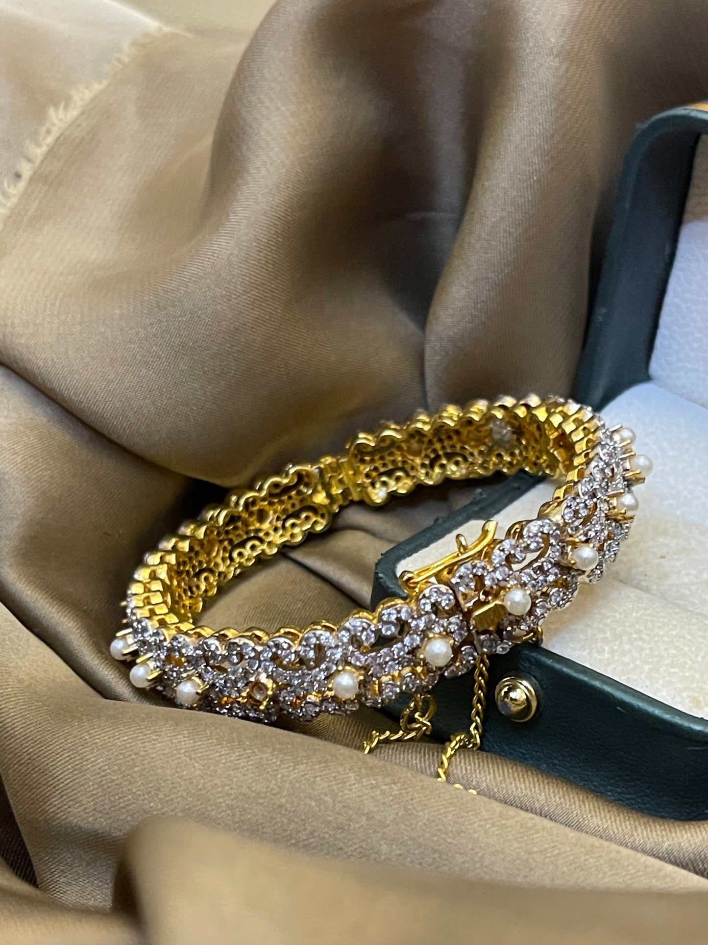 Zircon Jarao Gold Plated Bracelete
