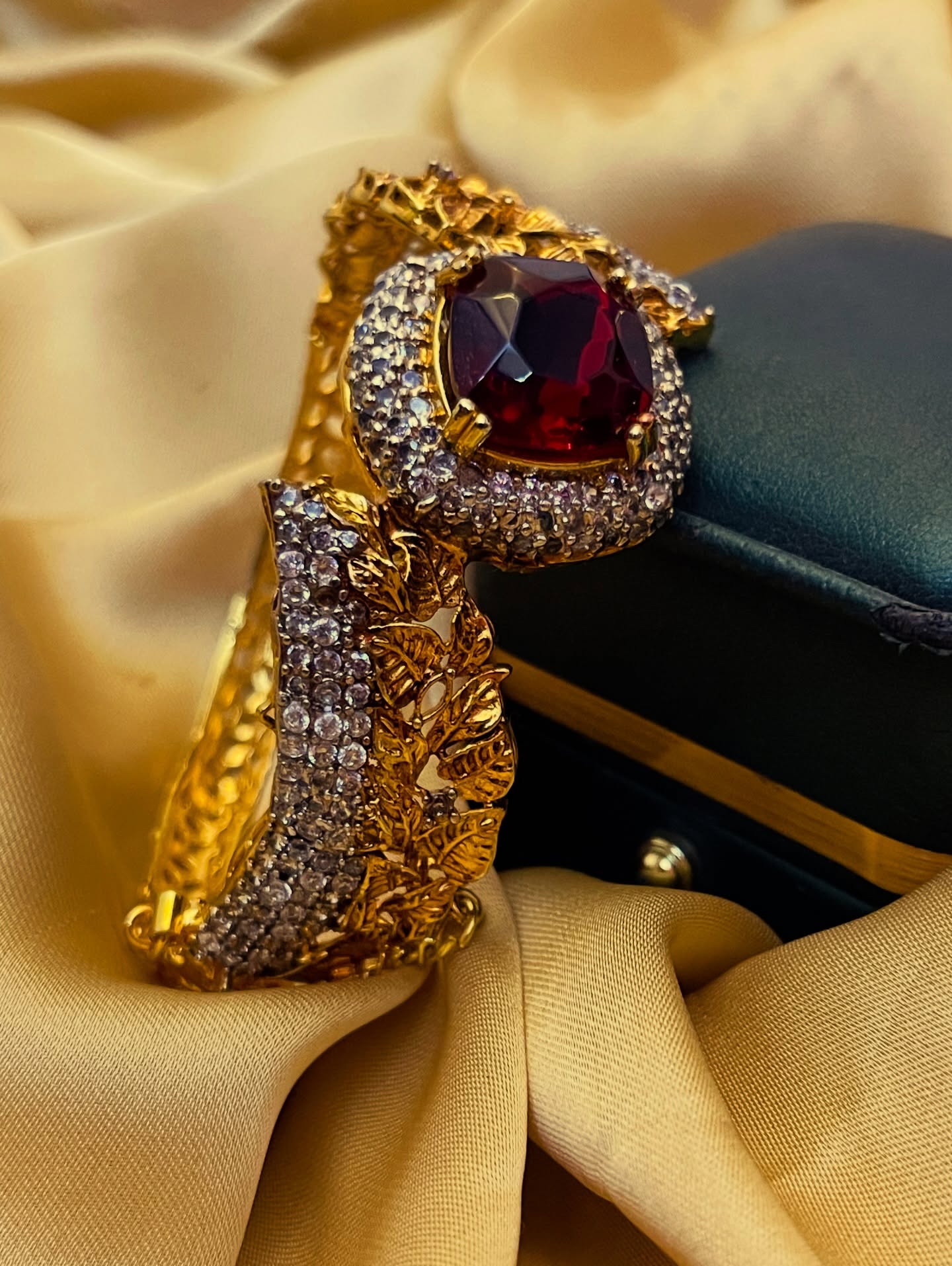 Zircon Jarao Bracelete 22KT Pure Ruby Stones Work