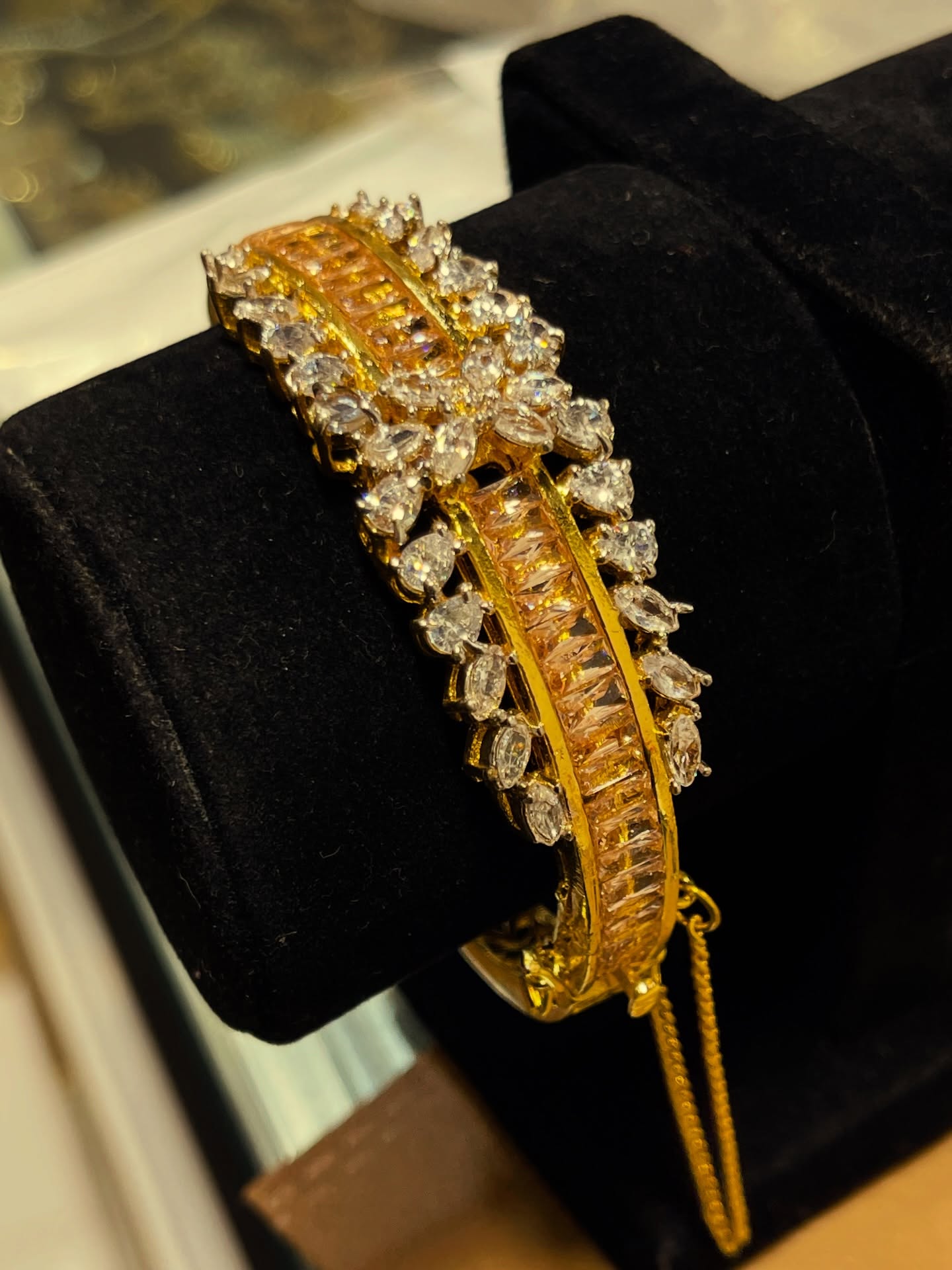 Zircon Jarao 22KT Gold Plated Bracelete