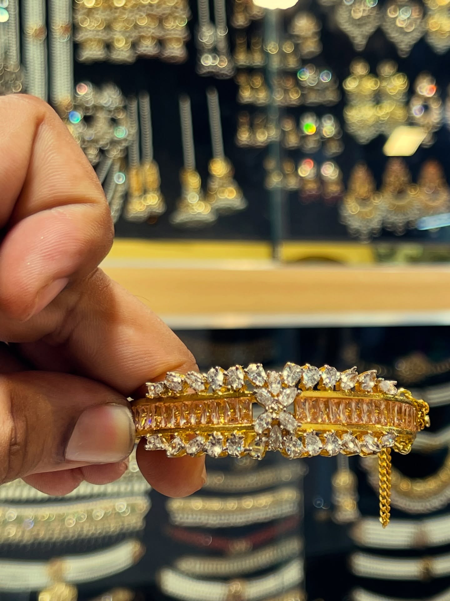 Zircon Jarao 22KT Gold Plated Bracelete