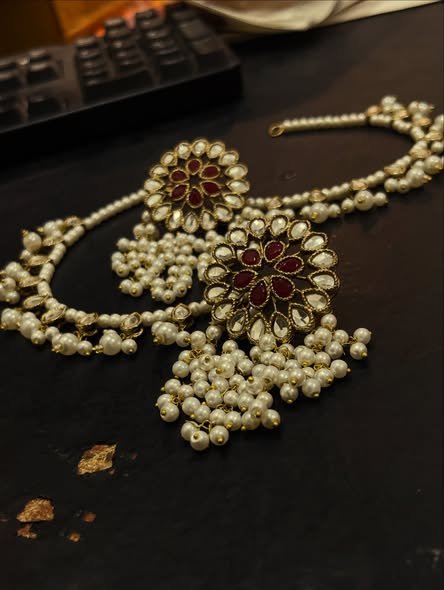 Hand Made Our Beautifull Wear Classic Stylish Wear Earrings and Saharas In Kundan  Traditional Lovers