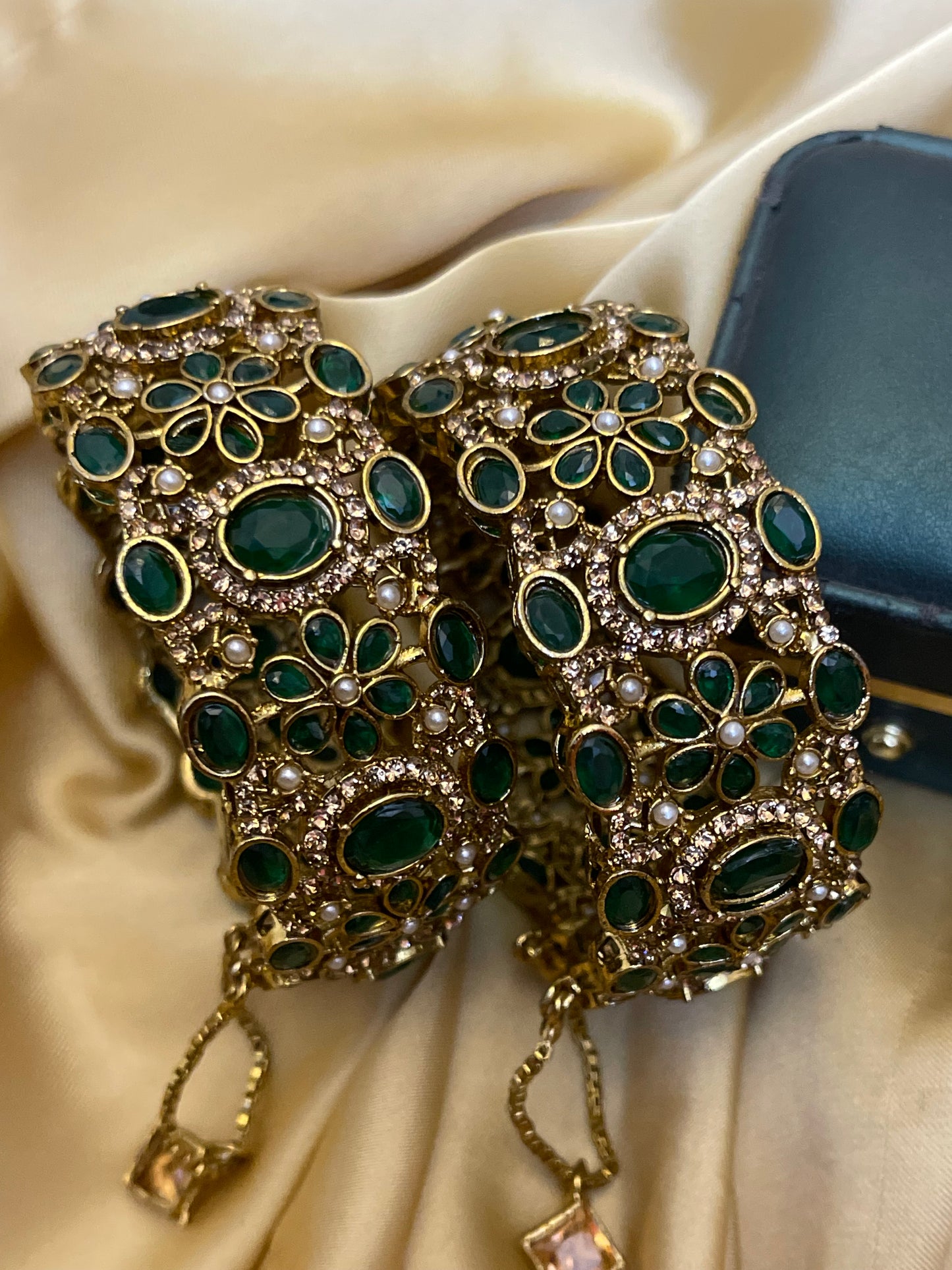 22kt pure stylish Pair of Openable Bangke