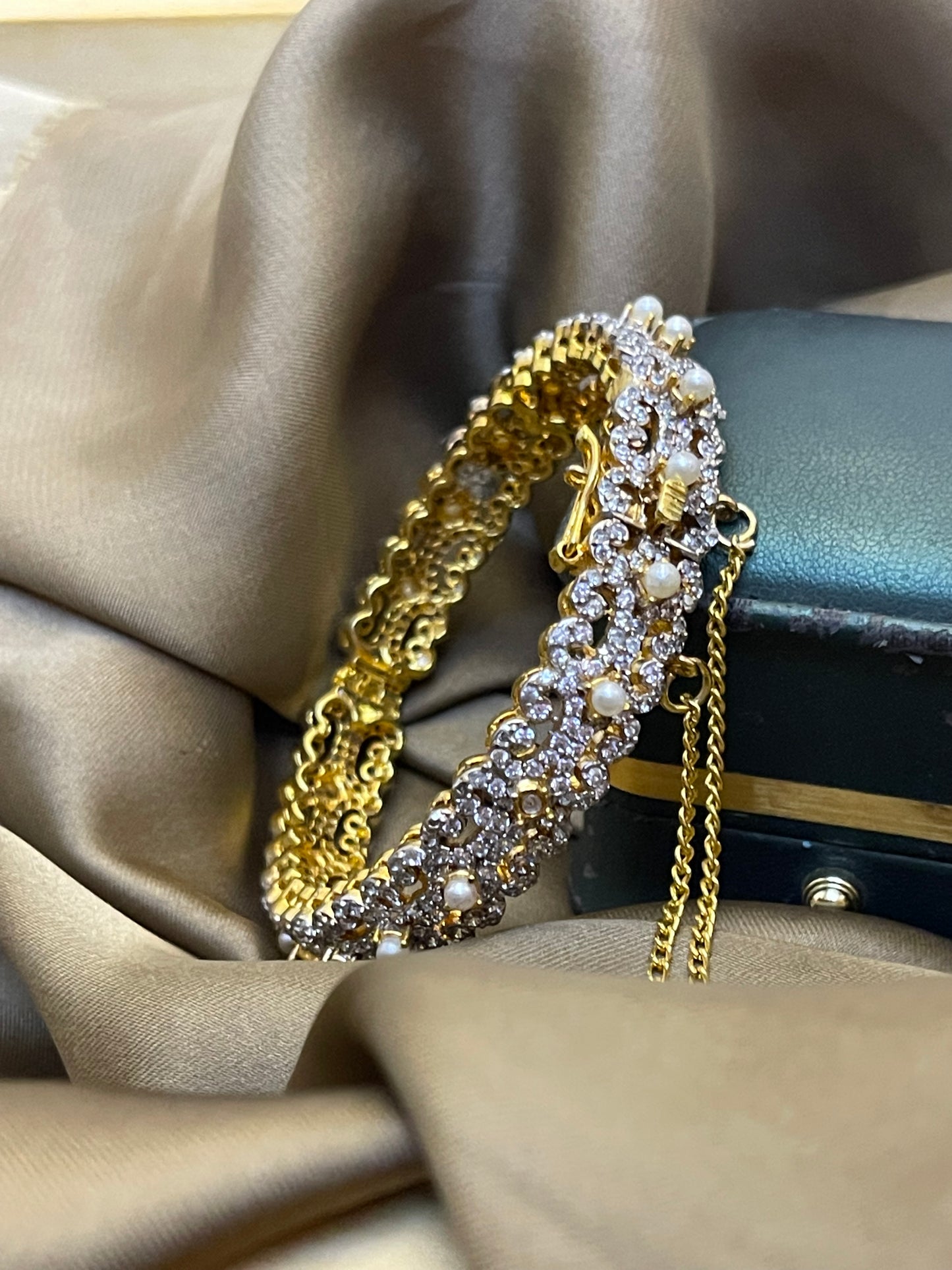 Zircon Jarao Gold Plated Bracelete