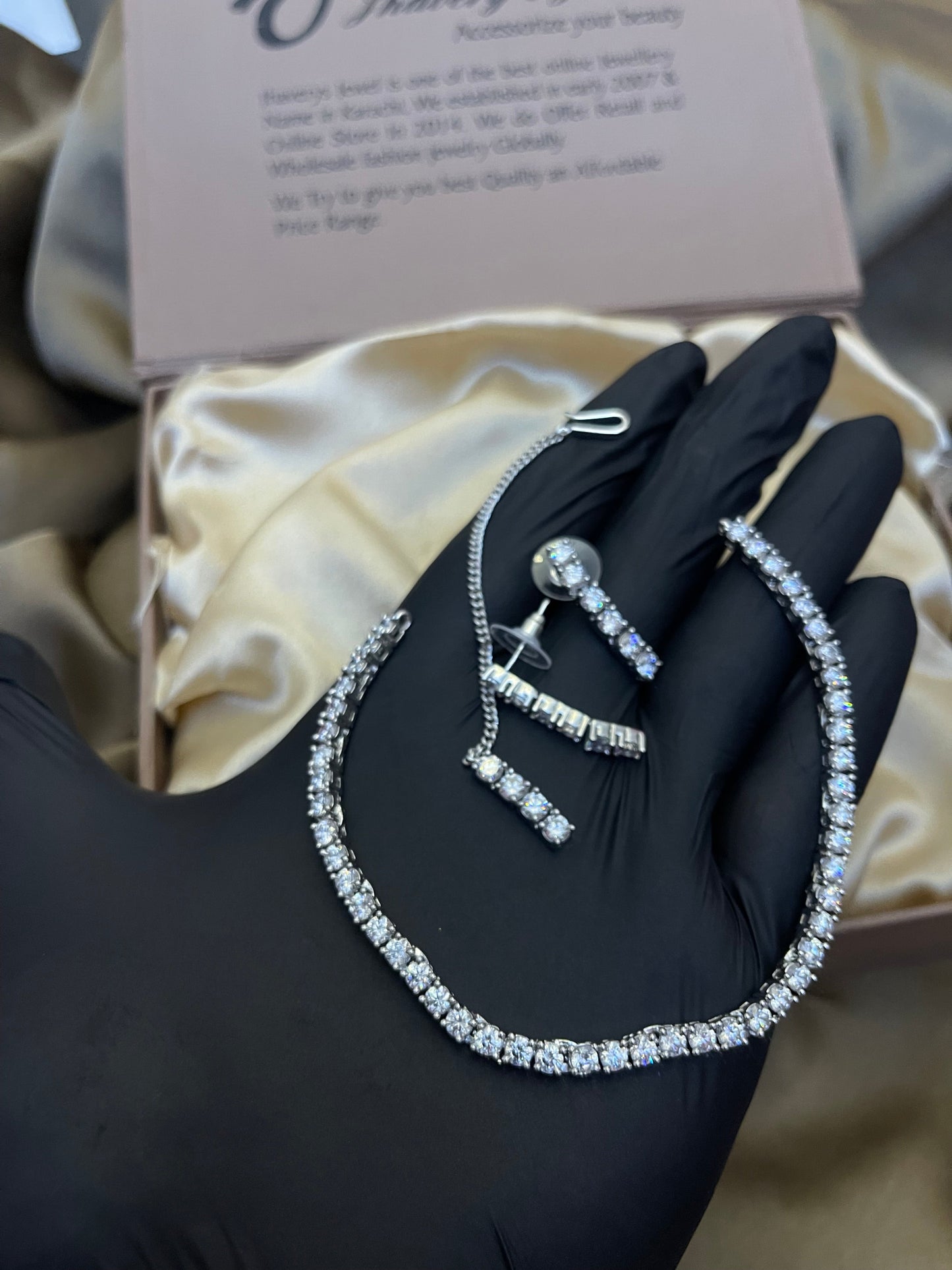 Silver Zircon Ad Necklace Set