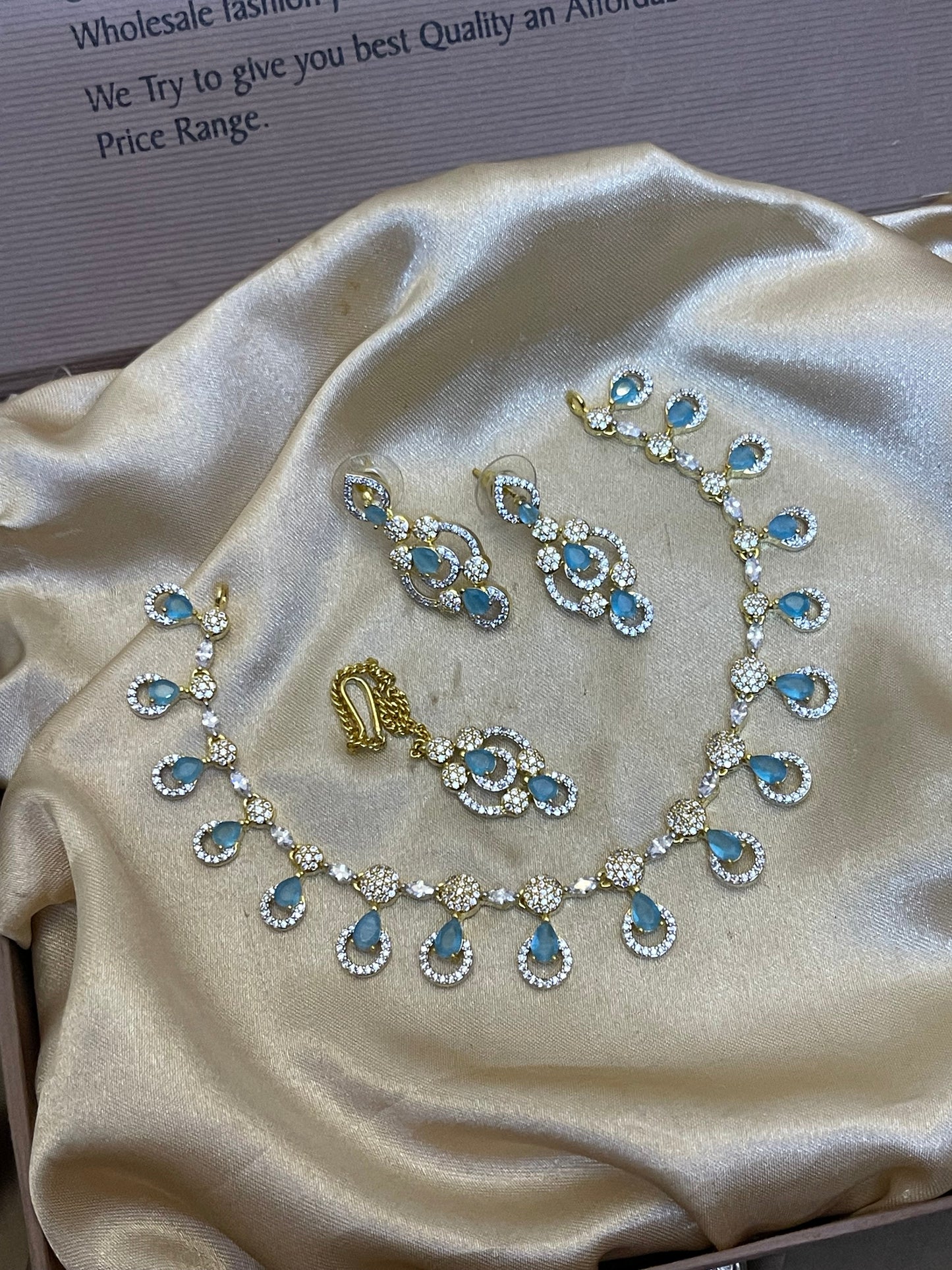 Zircon Ad Necklace Set