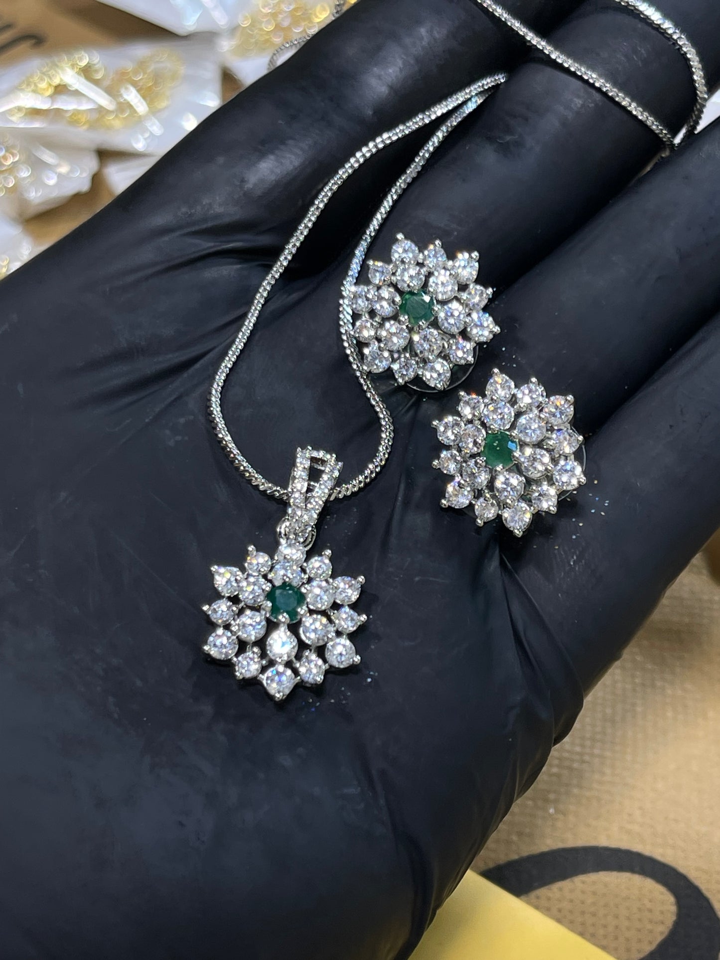 Zircon ad Locket Set With Chain