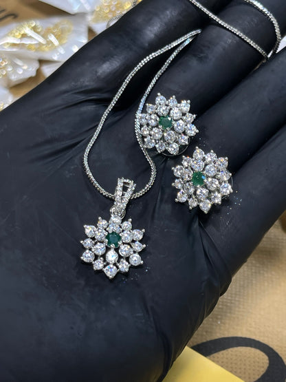 Zircon ad Locket Set With Chain