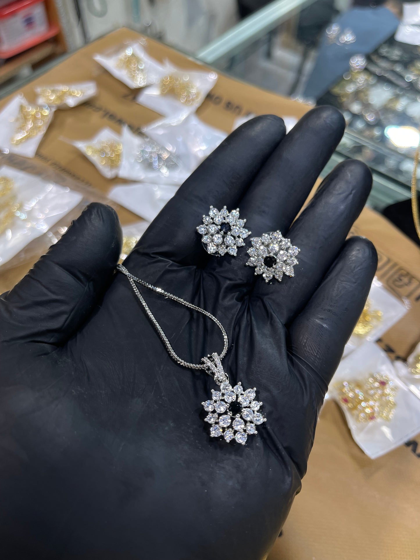 Zircon  Black Ad Locket Set With Chain