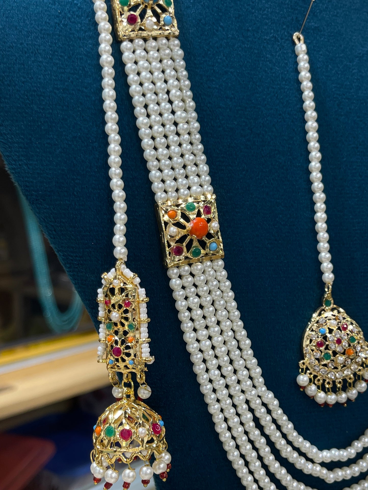 Noratan Stones Studded Choker & Maala Set