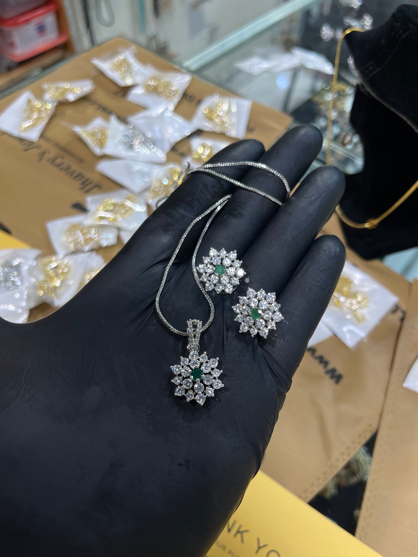 Zircon ad Locket Set With Chain