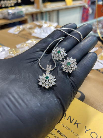 Zircon ad Locket Set With Chain