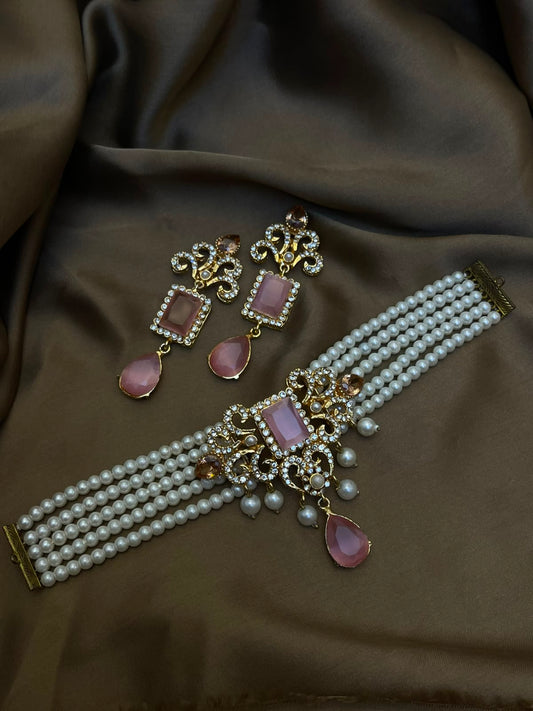 Elelgant Pearl Choker Set